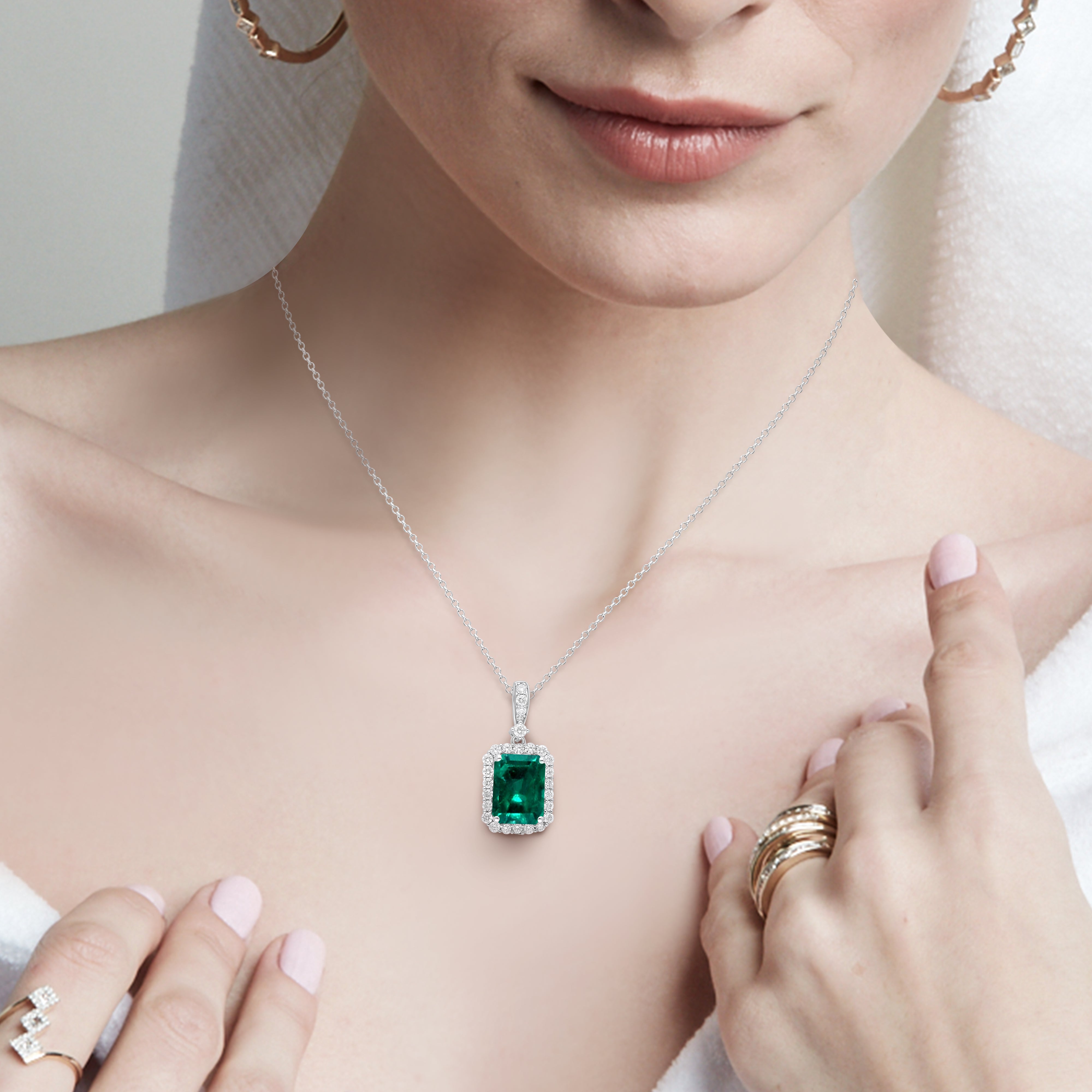 Green Glimmer Colombian Necklace