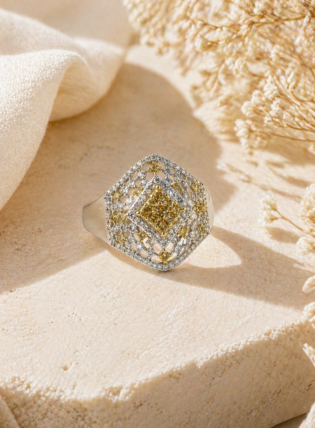 Baroque Elegance Ring Yellow Diamond
