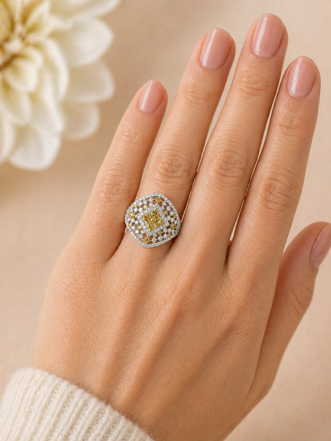 Baroque Elegance Ring Yellow Diamond
