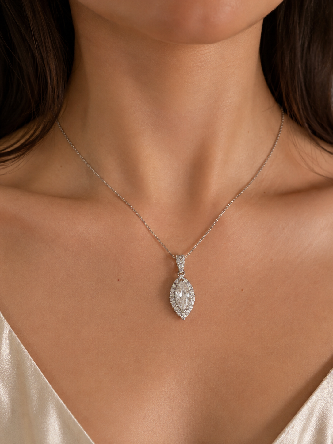 Crystal Oasis Non-Heat Sapphire Necklace