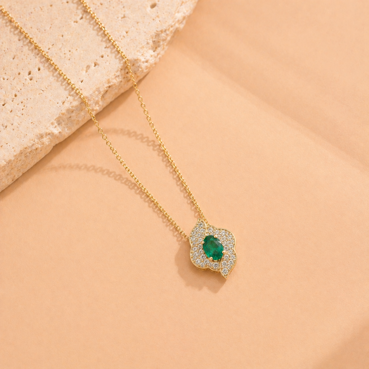 Green Ivy Necklace Emerald