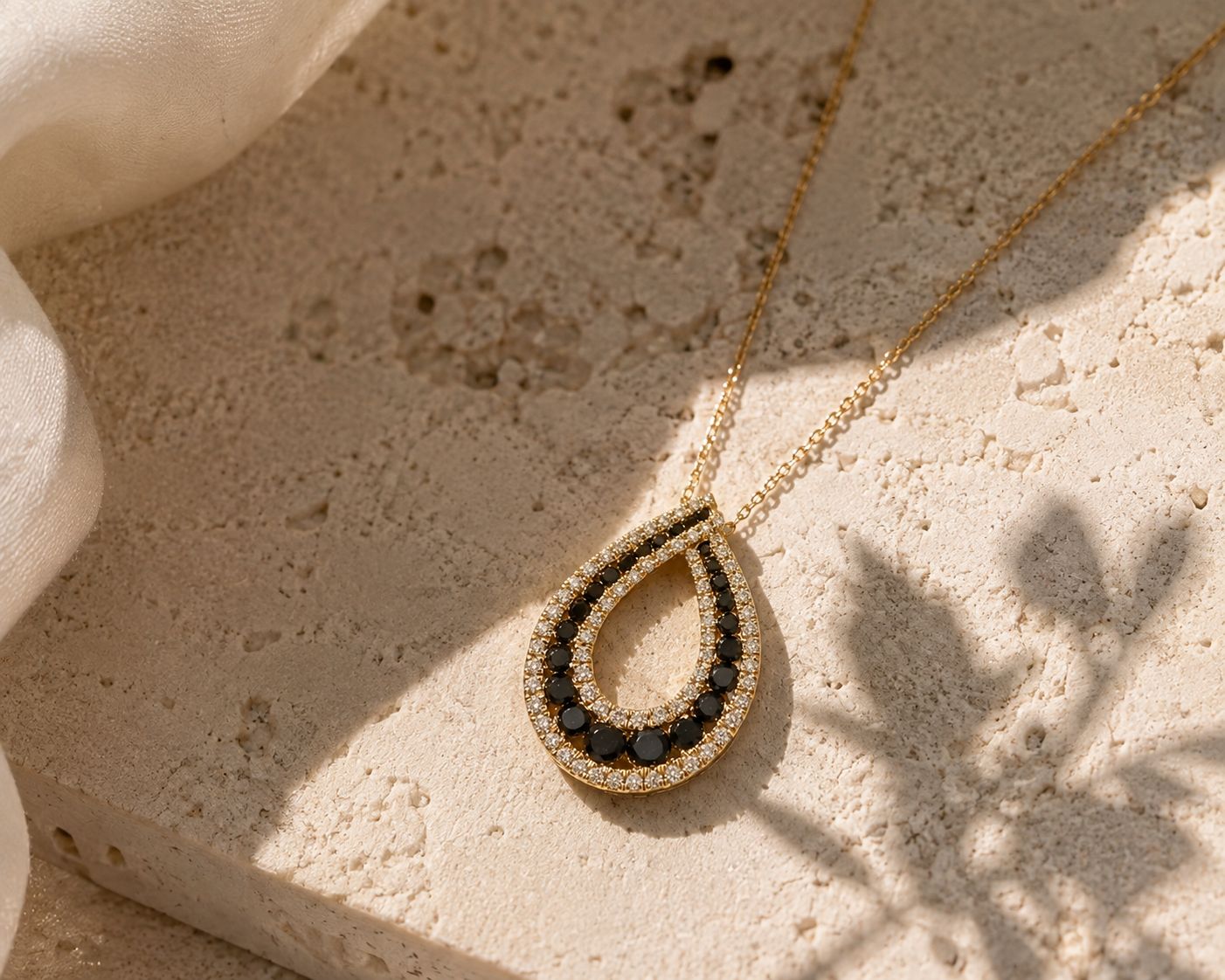 Black & White Diamond Swirl Necklace Black_Diamond
